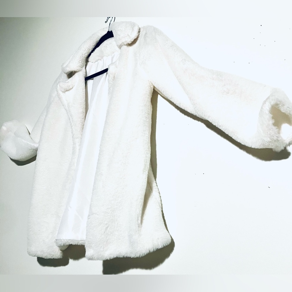 Elegant White Faux Fur Women's Jacket w/ matching scarf - Picture 2 of 16